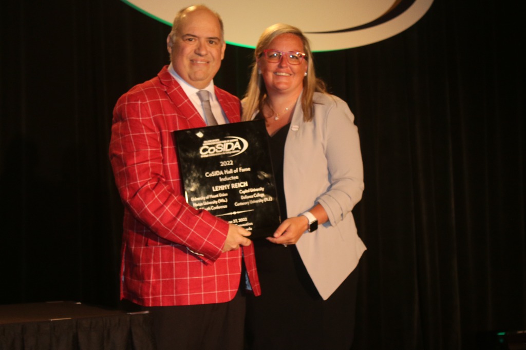 Lenny Reich and president Cindy Potter at #CoSIDA22, where Reich was inducted in to the Hall of Fame.